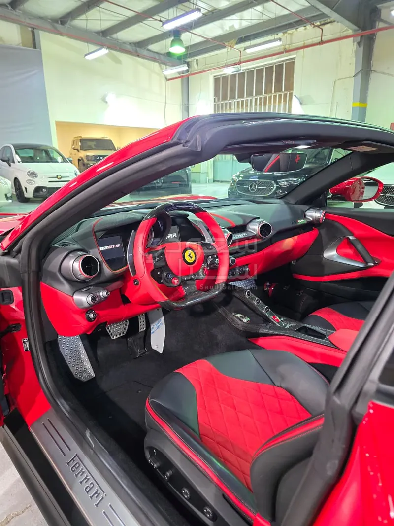 2023 فيراري 812 جي تي اس