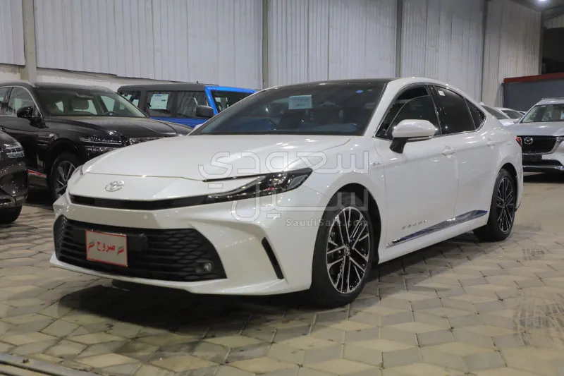 2025 تويوتا كامري ال اي