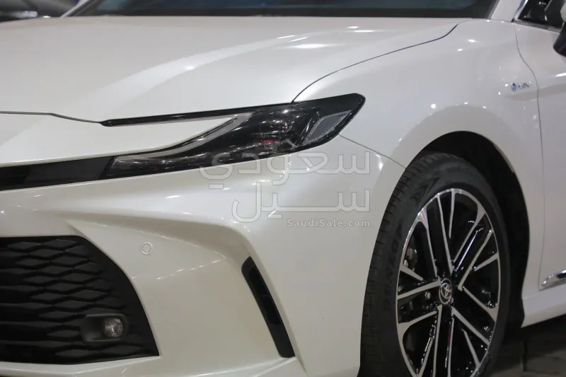 2025 تويوتا كامري ال اي