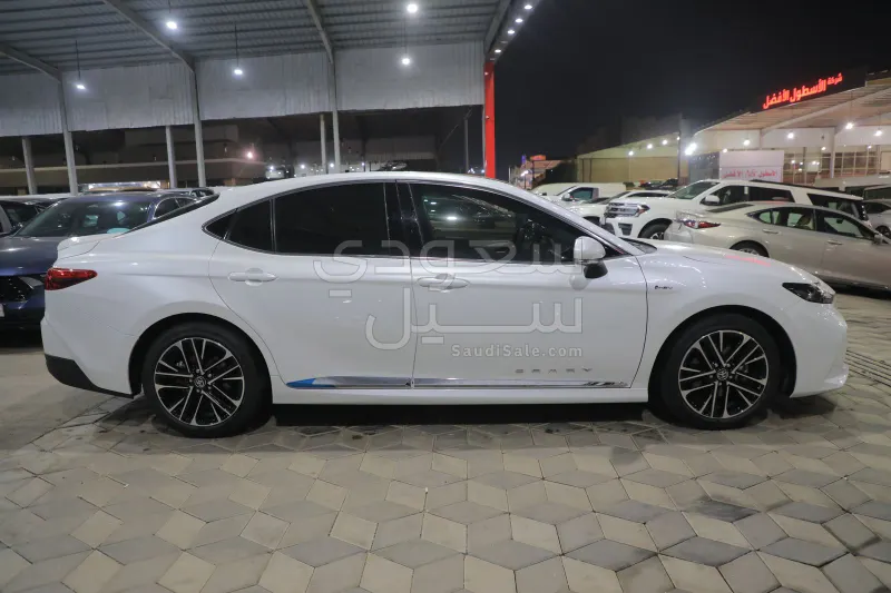 2025 تويوتا كامري ال اي