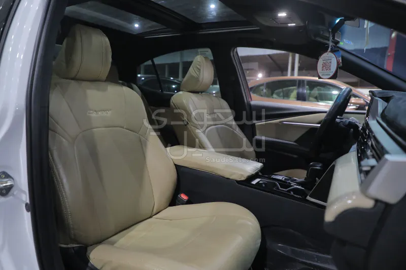 2025 تويوتا كامري ال اي