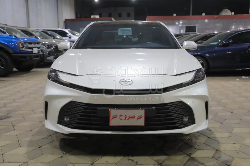 2025 تويوتا كامري ال اي