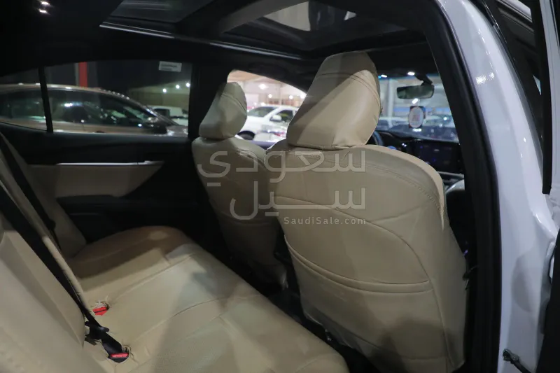 2025 تويوتا كامري ال اي