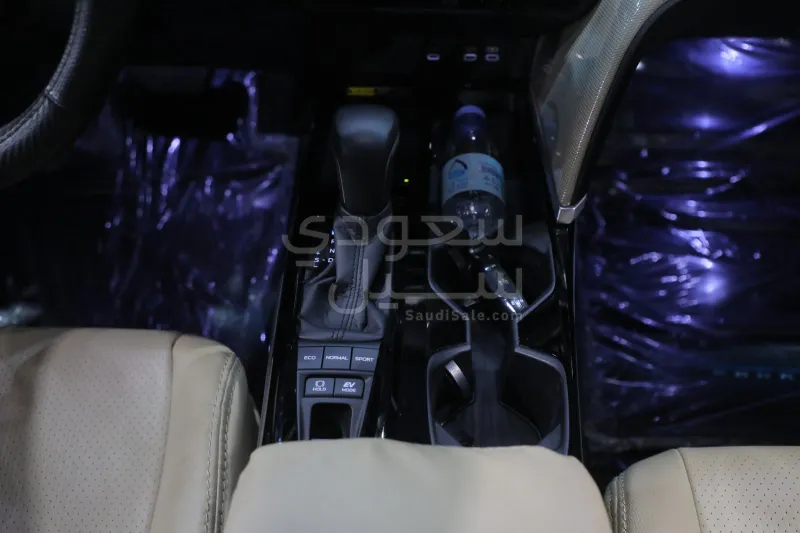 2025 تويوتا كامري ال اي