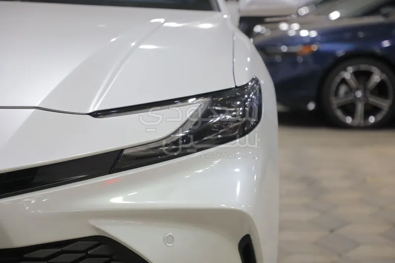 2025 تويوتا كامري ال اي