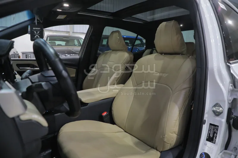 2025 تويوتا كامري ال اي