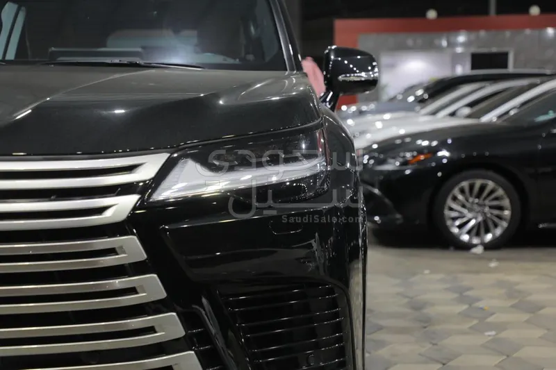 2023 لكزس إل إكس 600