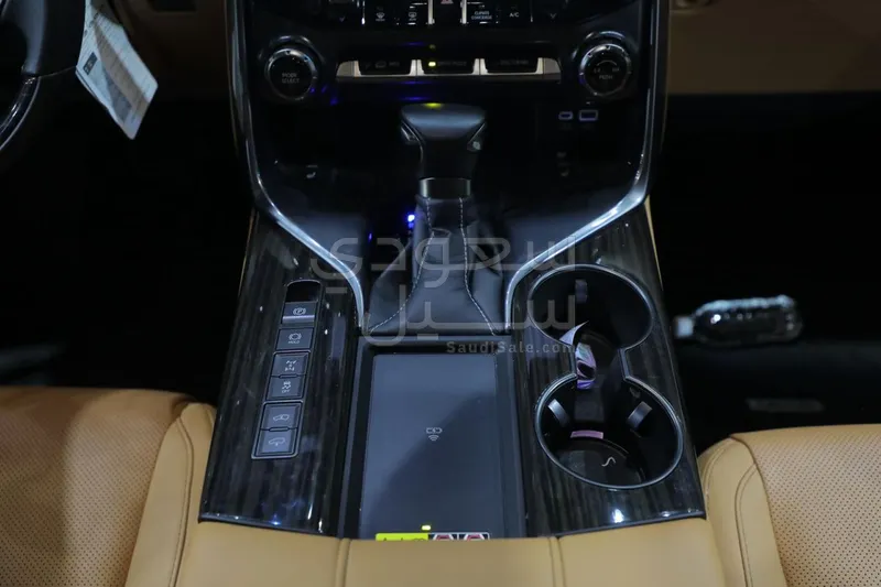 2023 لكزس إل إكس 600