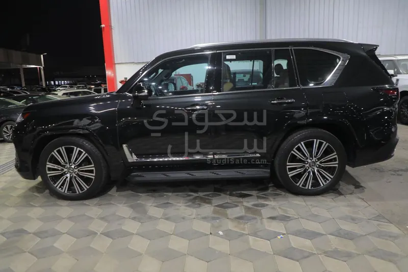 2023 لكزس إل إكس 600