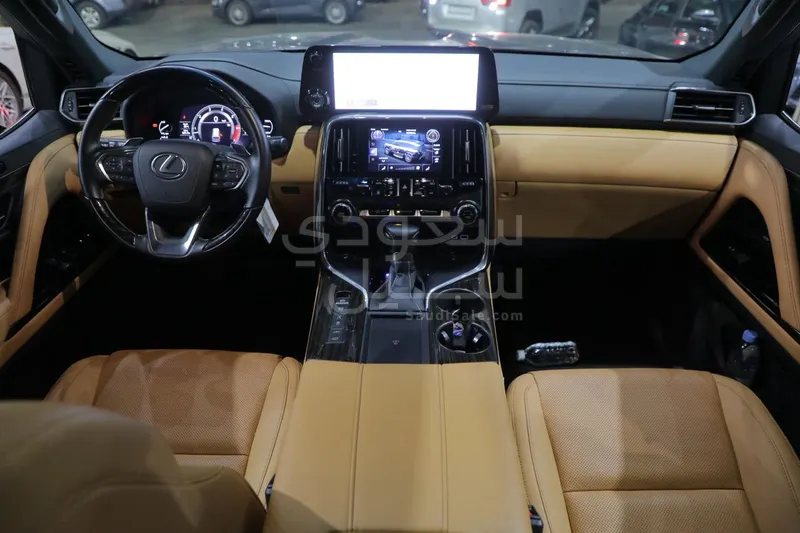 2023 لكزس إل إكس 600