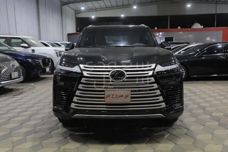 2023 لكزس إل إكس 600