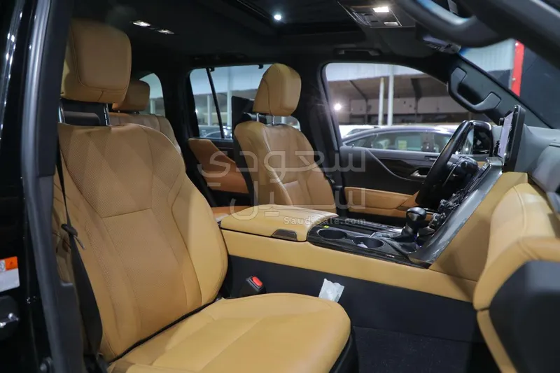 2023 لكزس إل إكس 600