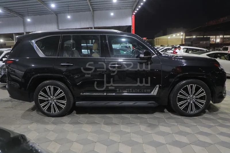 2023 لكزس إل إكس 600