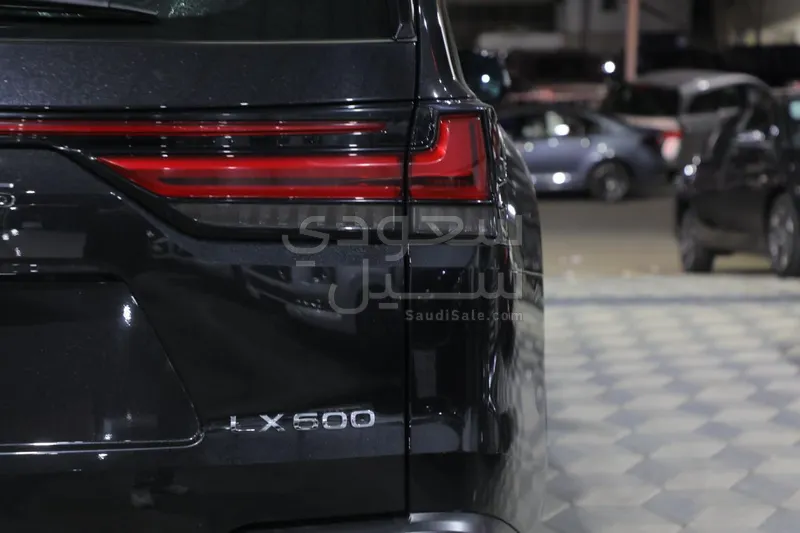 2023 لكزس إل إكس 600