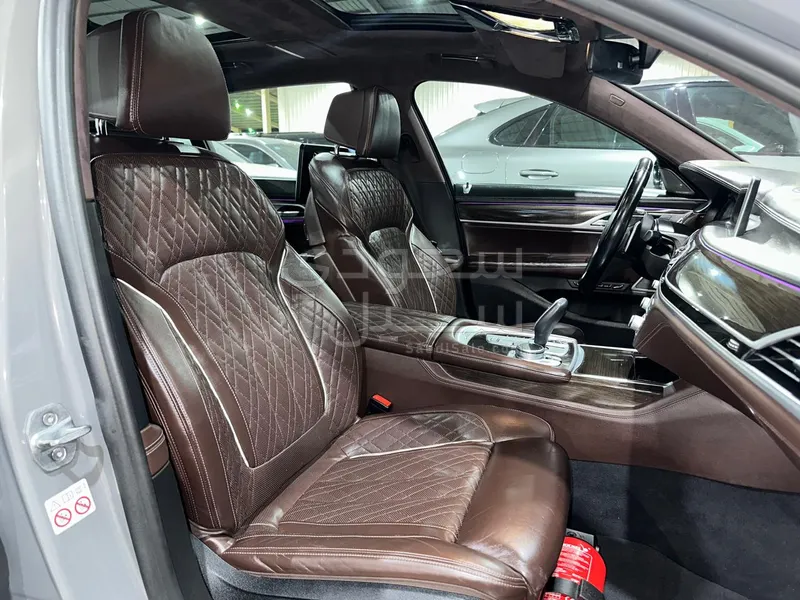 2020 بي ام دبليو الفئة السابعة 740 إل أي