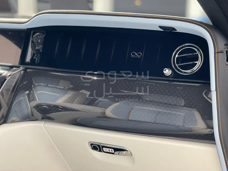 2025 رولز رويس كولينان بلاك بادج