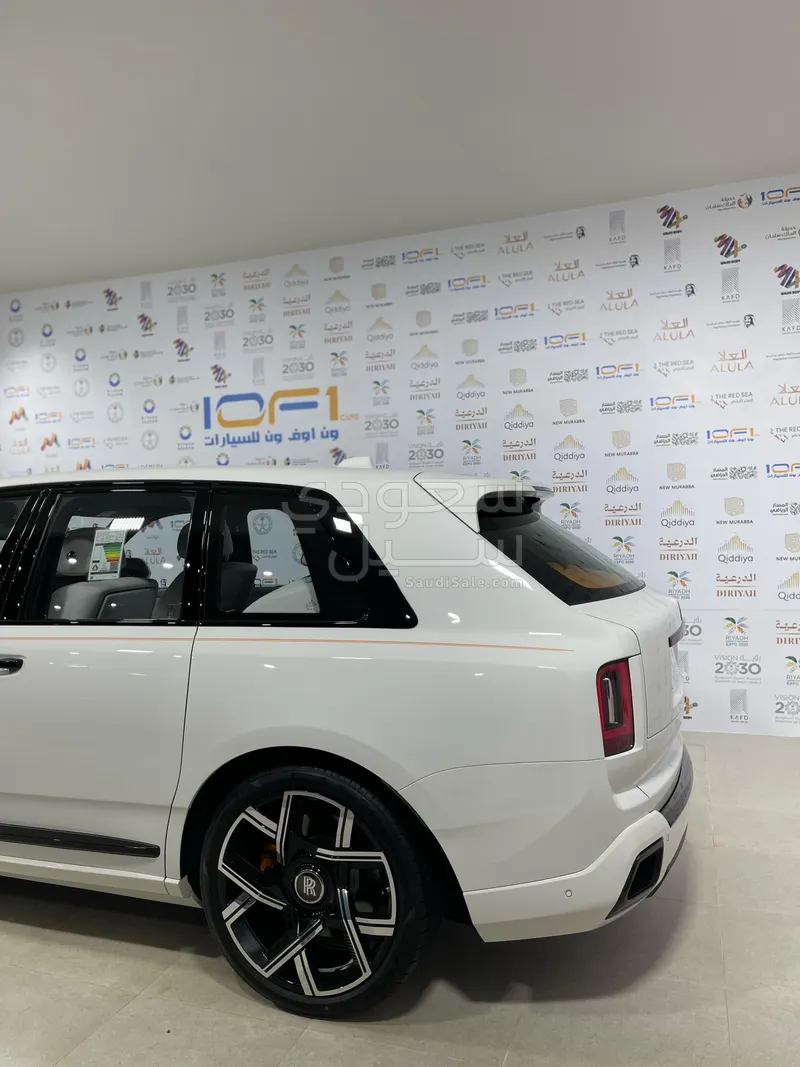 2025 رولز رويس كولينان بلاك بادج