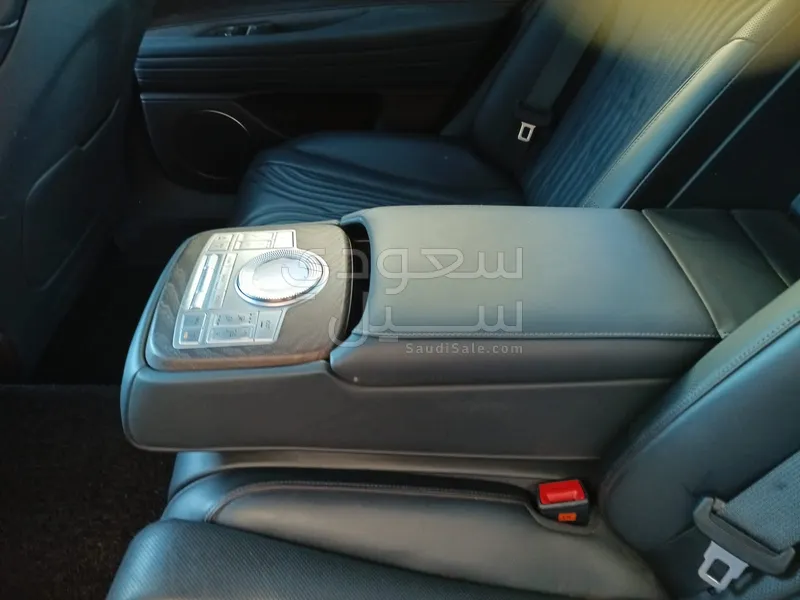 2021 جينيسيس جي 80 رويال