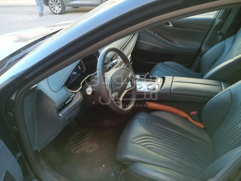 2021 جينيسيس جي 80 رويال