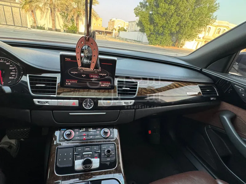 2012 اودي اي 8 ال النسخة السعودية