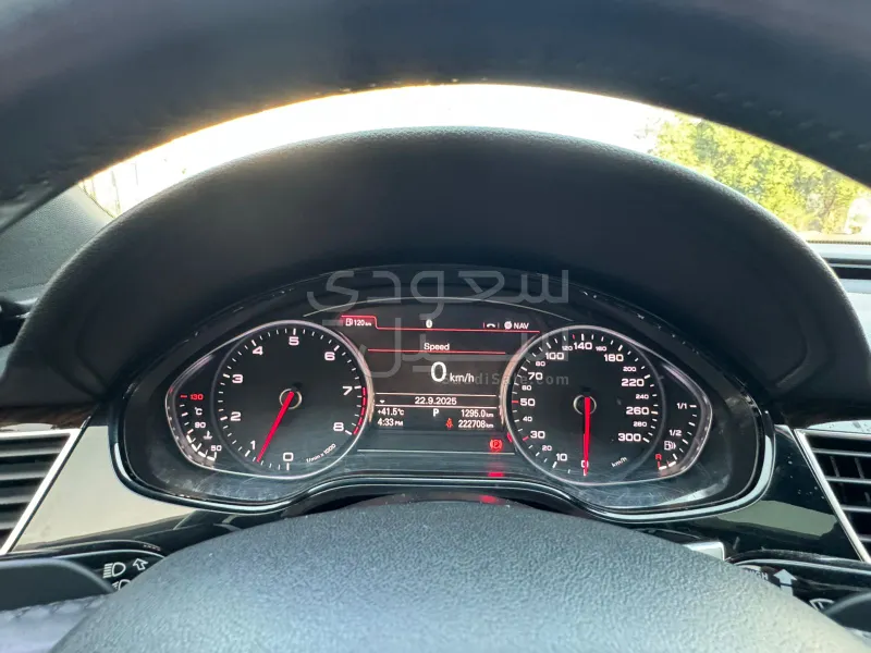 2012 اودي اي 8 ال النسخة السعودية