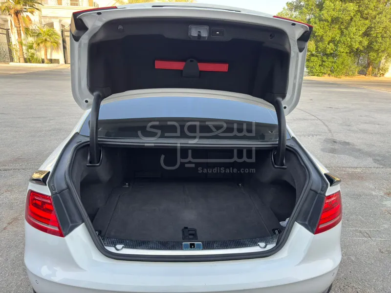 2012 اودي اي 8 ال النسخة السعودية