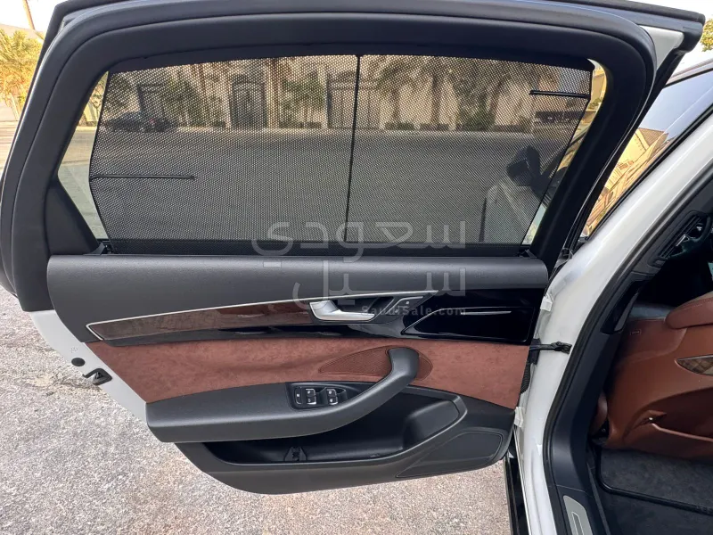 2012 اودي اي 8 ال النسخة السعودية