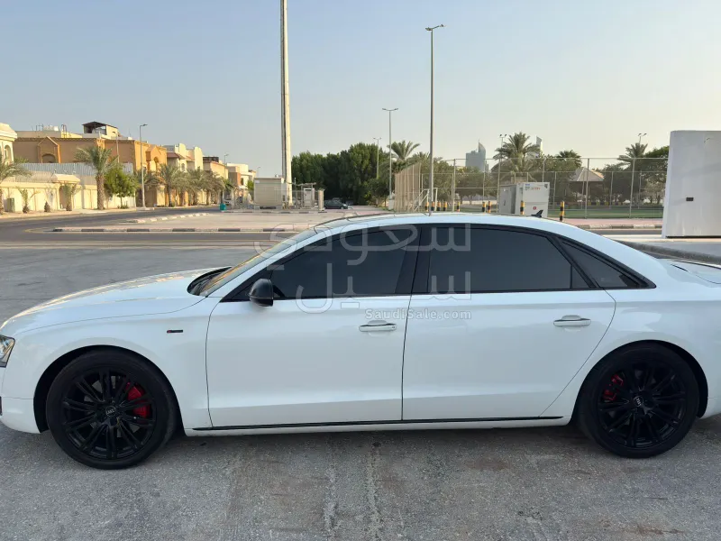 2012 اودي اي 8 ال النسخة السعودية