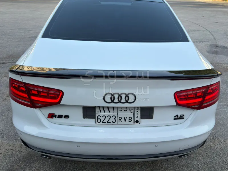 2012 اودي اي 8 ال النسخة السعودية