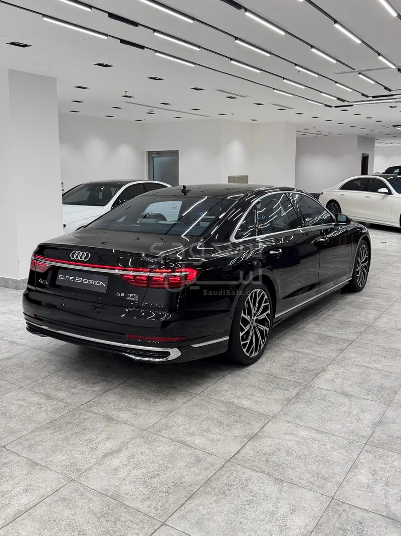 2023 اودي اي 8 ال النسخة السعودية