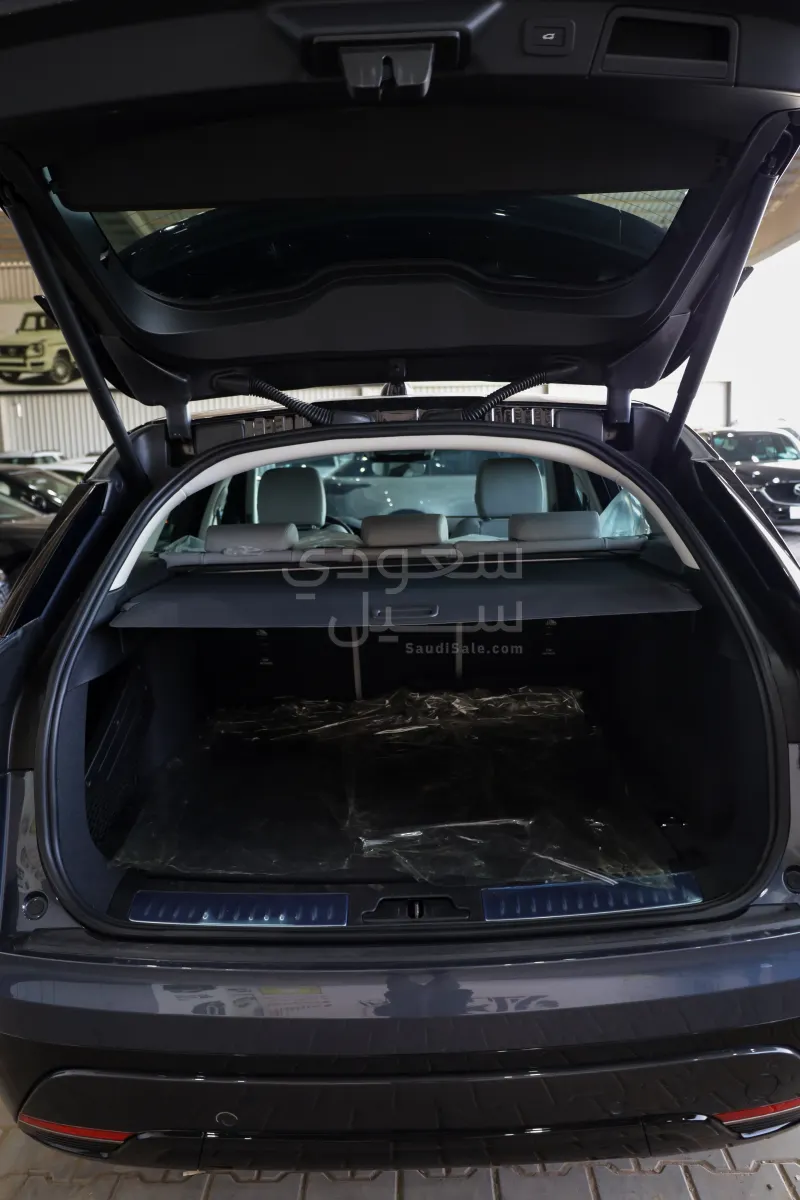 2025 Land Rover Range Rover Velar SE