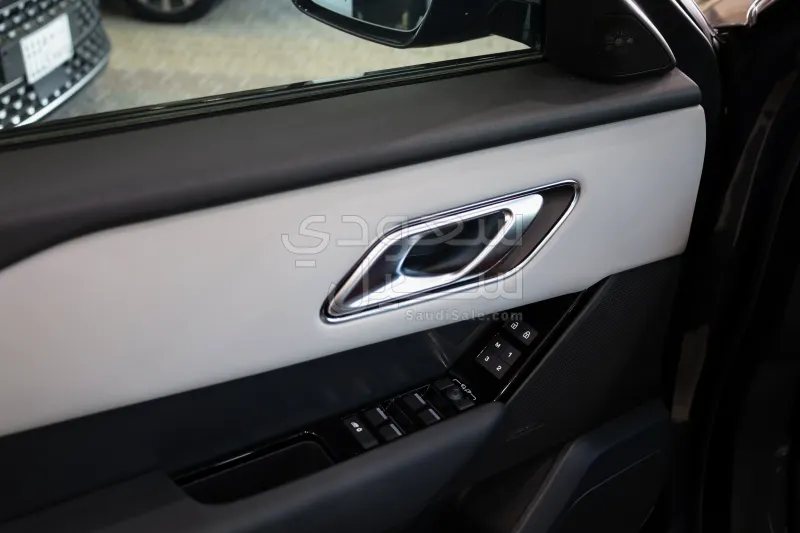 2025 Land Rover Range Rover Velar SE