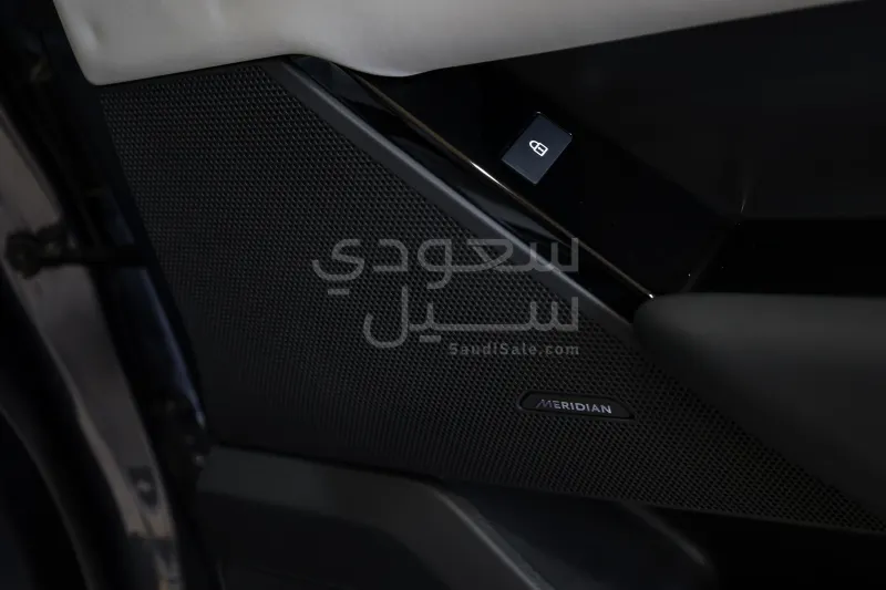 2025 Land Rover Range Rover Velar SE