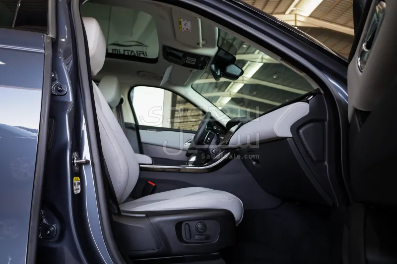 2025 Land Rover Range Rover Velar SE