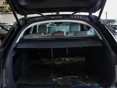 2025 Land Rover Range Rover Velar SE