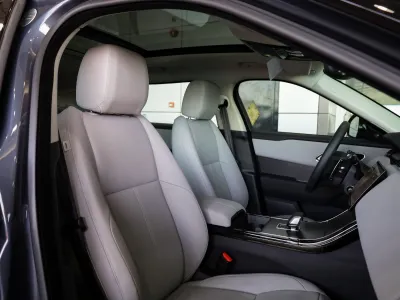 2025 Land Rover Range Rover Velar SE