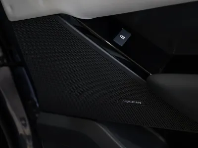 2025 Land Rover Range Rover Velar SE