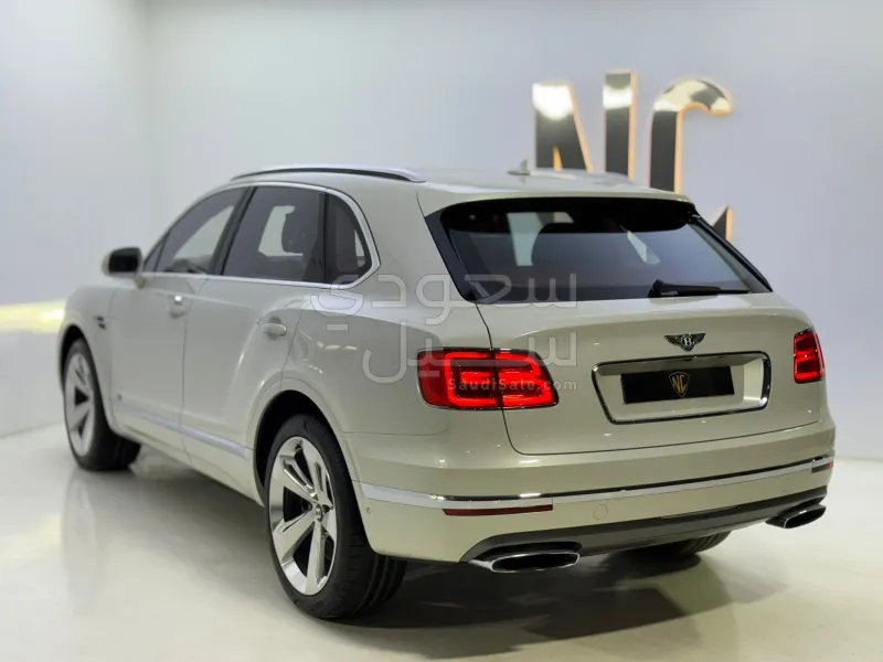 2018 بنتلي بنتايجا
