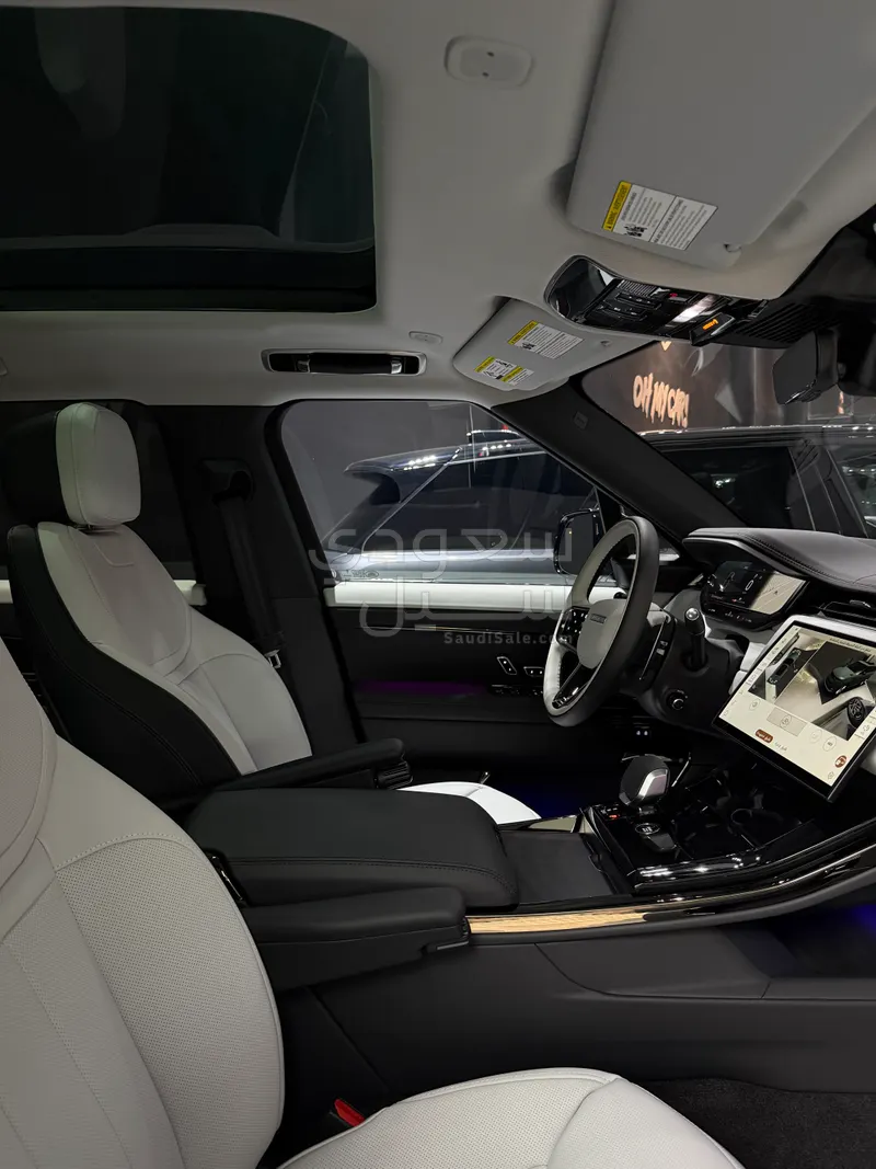 2025 لاند روفر رينج روفر سبورت اتش اس اي