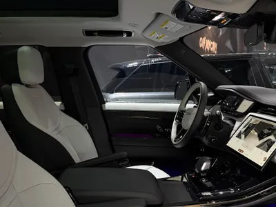 2025 لاند روفر رينج روفر سبورت اتش اس اي