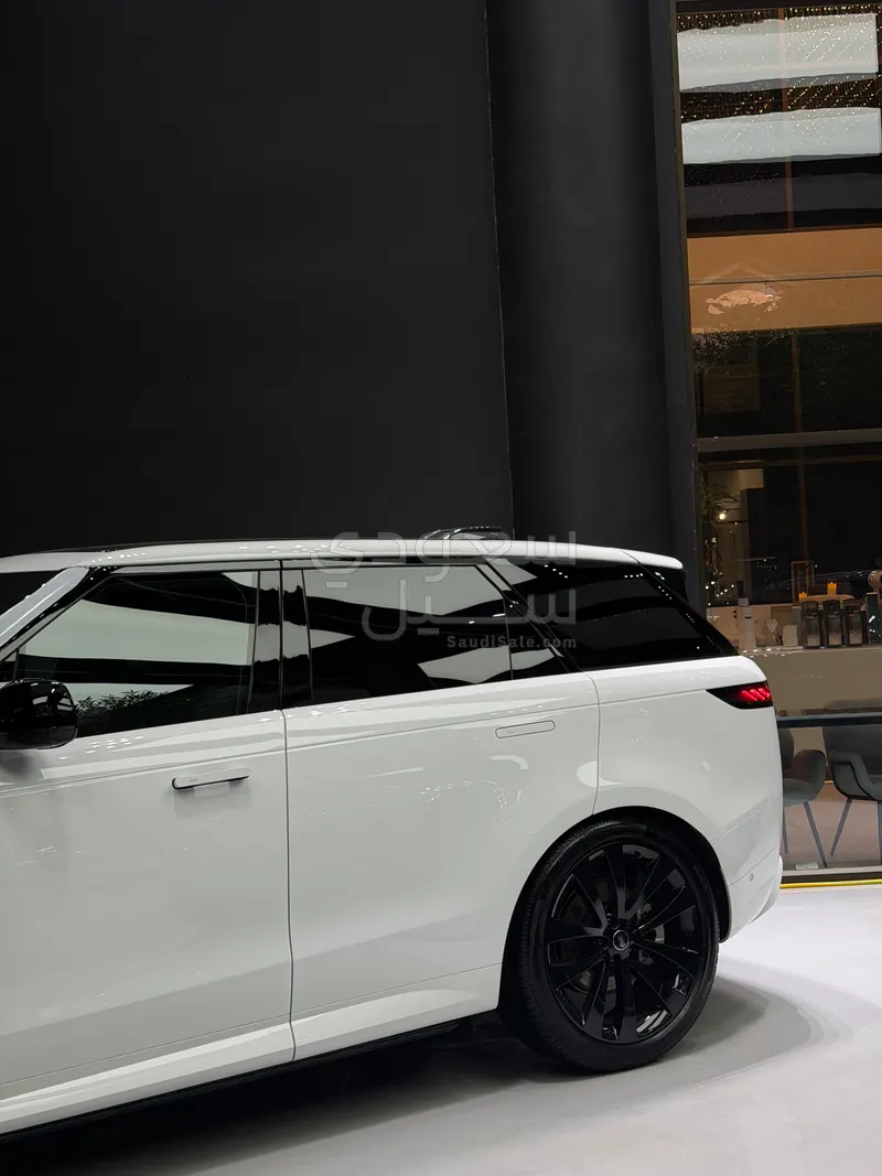 2025 لاند روفر رينج روفر سبورت اتش اس اي