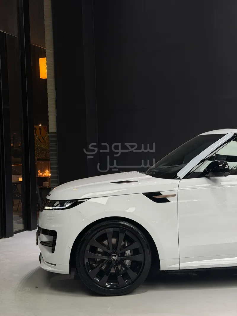 2025 لاند روفر رينج روفر سبورت اتش اس اي