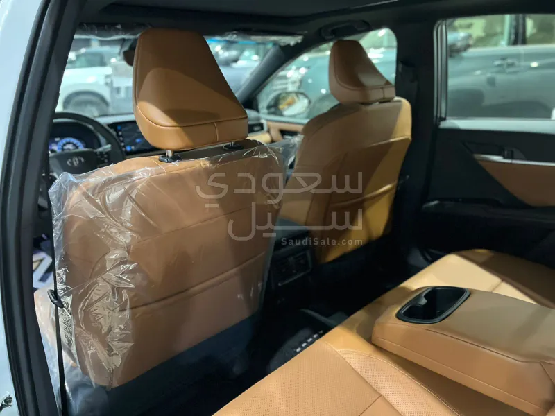 2025 تويوتا كامري جي ال اي