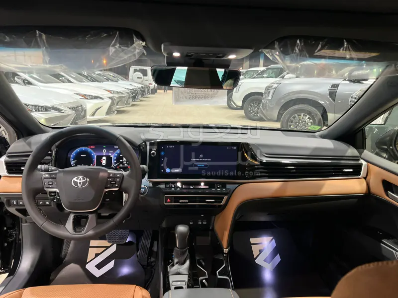 2025 تويوتا كامري جي ال اي