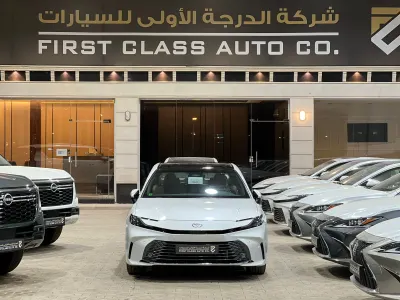 2025 تويوتا كامري جي ال اي