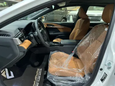 2025 تويوتا كامري جي ال اي