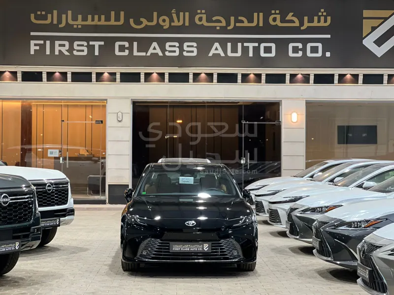 2025 تويوتا كامري جي ال اي