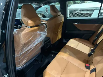 2025 تويوتا كامري جي ال اي