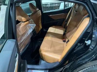 2025 تويوتا كامري جي ال اي