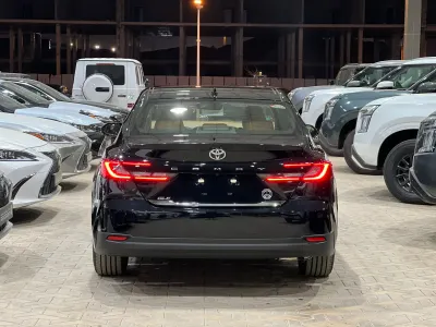 2025 تويوتا كامري جي ال اي